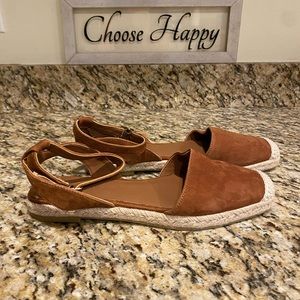 Banana Republic suede closed- toe espadrille size 8.5